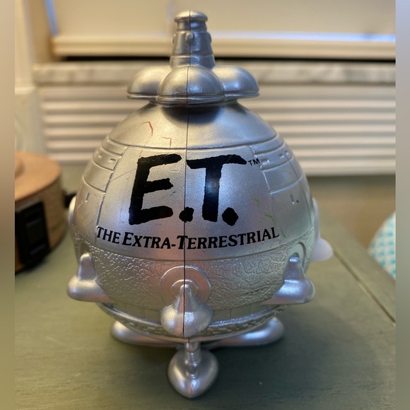Universal Studio Other - E.T. The Extra-Terrestrial Silver Collectible Slideshow